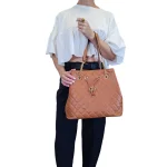 Timeless Bag: Διαχρονικό Πουγκί με καπιτονέ σχεδιασμό, Ταμπά - HB-4027 - Image 4