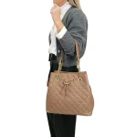 Timeless Bag: Διαχρονικό Πουγκί με καπιτονέ σχεδιασμό, Σκούρο Μπεζ - HB-4029 - Image 4