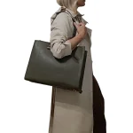 Triple Zip: Η σταθερή τσάντα για δυναμικές γυναίκες, Πράσινο - HB-4053 - Image 2