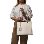 Urban Studs Bag: Για καθημερινές εμφανίσεις με χαρακτήρα, Εκρού - HB-4108 - Image 2