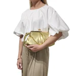 Retro Vibes: Μικρή Τσάντα με Vintage Κούμπωμα & Χρυσές Λεπτομέρειες, Χρυσό - AB-1386 - Image 2