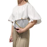 Retro Vibes: Μικρή Τσάντα με Vintage Κούμπωμα & Χρυσές Λεπτομέρειες, Γκρι - AB-1387 - Image 2