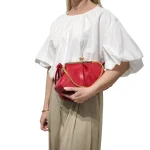 Retro Vibes: Μικρή Τσάντα με Vintage Κούμπωμα & Χρυσές Λεπτομέρειες, Κόκκινο - AB-1388 - Image 2