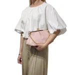 Retro Vibes: Μικρή Τσάντα με Vintage Κούμπωμα & Χρυσές Λεπτομέρειες, Ροζ - AB-1390 - Image 2