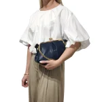 Retro Vibes: Μικρή Τσάντα με Vintage Κούμπωμα & Χρυσές Λεπτομέρειες, Μπλε - AB-1391 - Image 2