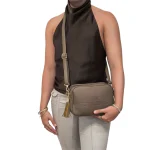 The Tote Bag Crossover: Χιαστί τσάντα με 2 θήκες και διακοσμητικό φουντάκι, Πούρο - CX-1528 - Image 2