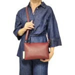Charro Amalfi: Casual crossover τσάντα με λογότυπο "The Tote Bag" και πολλαπλές θήκες οργάνωσης, Μπορντό - CX-1547 - Image 2