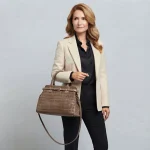 Diana: Casual chic τσάντα χειρός και ώμου με κροκό σουέντ υφή, διακοσμητική ζώνη και χιαστί λουράκι, Πούρο - HB-4176 - Image 2