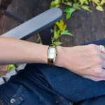 IEKE Luxe Bangle: Ατσάλινο Γυναικείο Ρολόι-Κόσμημα Χειροπέδα, Χρυσό - WW-1499 - Image 2