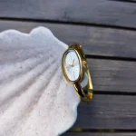 IEKE Oval Elegance: Ατσάλινο Γυναικείο Ρολόι-Χειροπέδα, Χρυσό - WW-1500 - Image 3